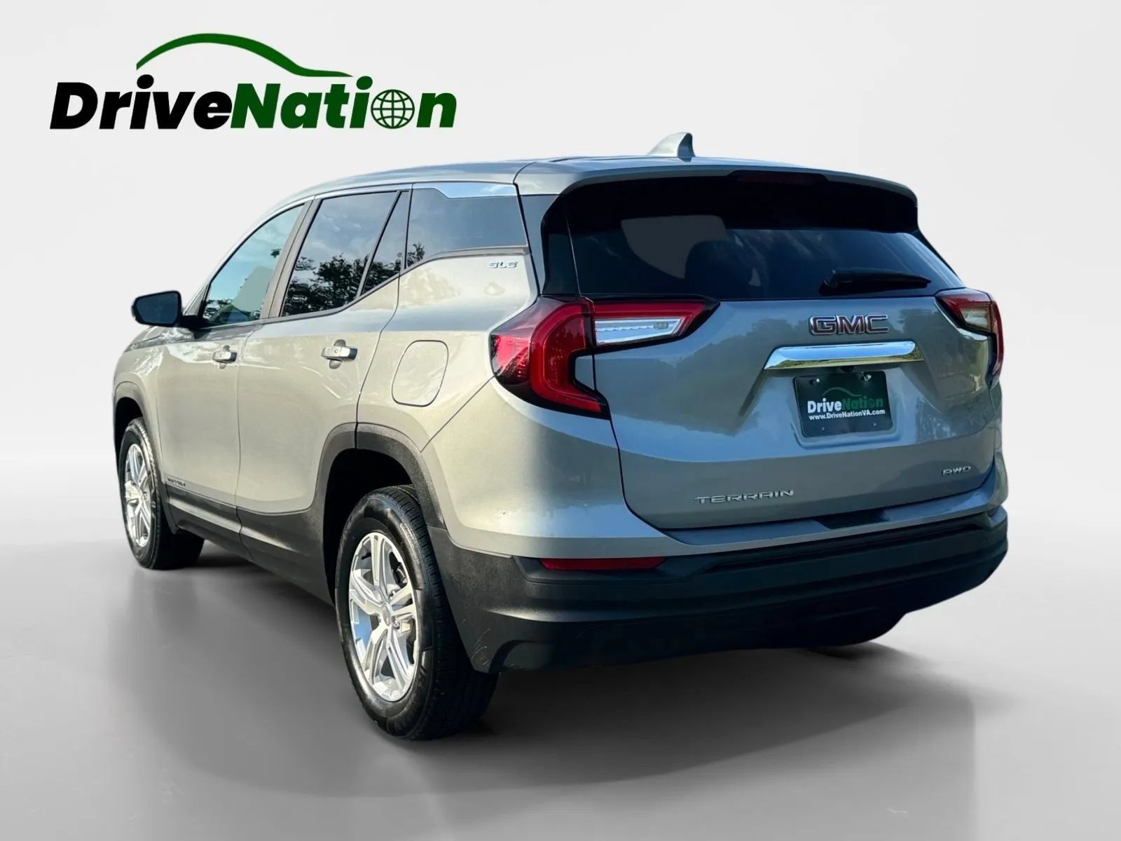 Used 2024 GMC Terrain SLE AWD/4WD image 7