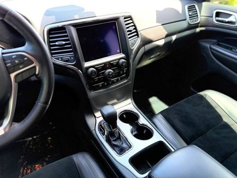 Used 2018 Jeep Grand Cherokee Altitude AWD/4WD image 19