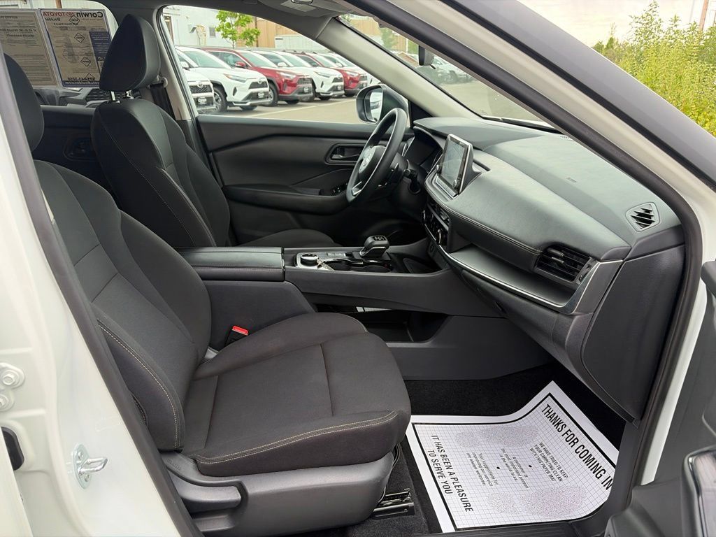 Used 2024 Nissan Rogue S AWD/4WD image 11