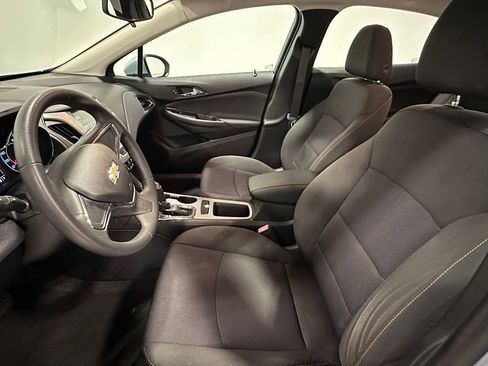 Used 2018 Chevrolet Cruze LS FWD image 3