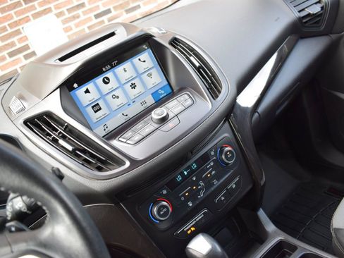 Used 2017 Ford Escape SE w/ Equipment Group 201A FWD image 19