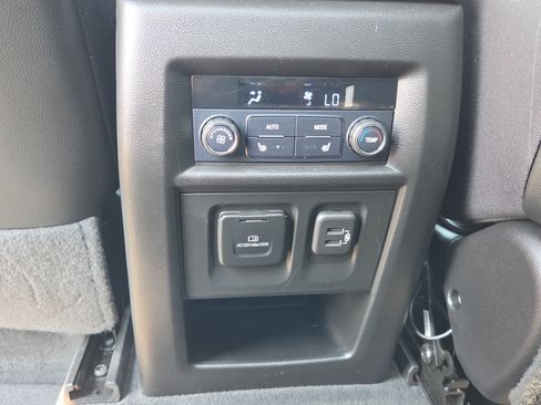 Used 2020 Chevrolet Traverse Premier AWD/4WD image 49
