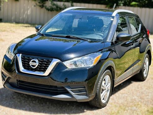 Used 2019 Nissan Kicks S FWD image 5