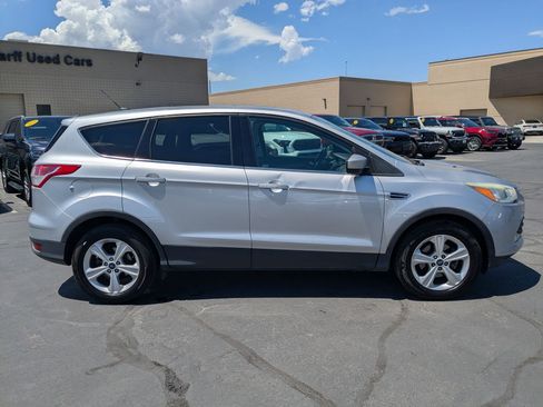 Used 2015 Ford Escape SE FWD image 2