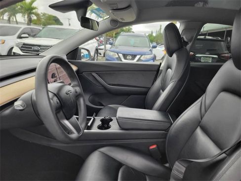 Used 2020 Tesla Model Y Long Range image 17