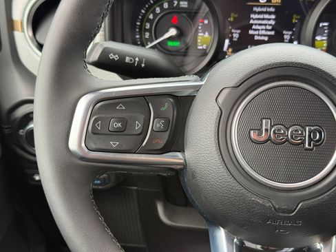 Used 2025 Jeep Wrangler Unlimited Sahara AWD/4WD image 12