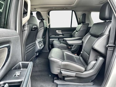 Used 2025 Ford Expedition Max Platinum AWD/4WD image 4