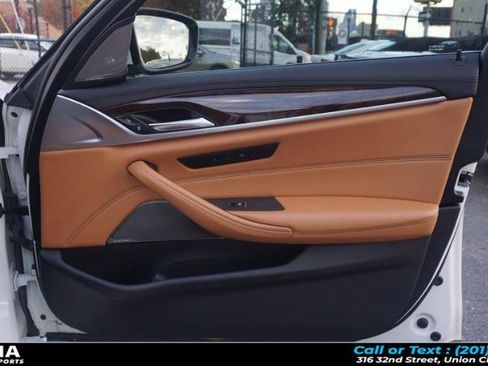 Used 2017 BMW 540i xDrive 540i xDrive Sedan image 28