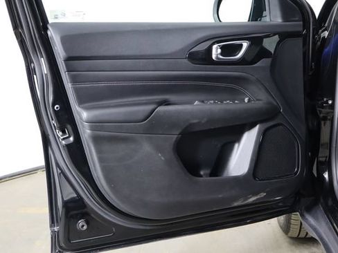 Used 2022 Jeep Compass Latitude FWD image 19
