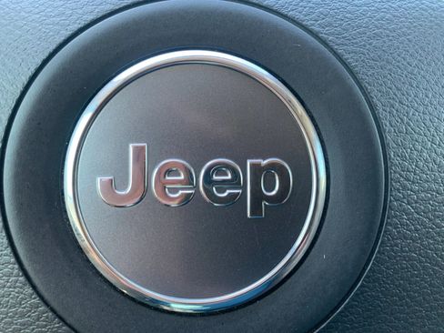 Used 2019 Jeep Grand Cherokee Limited image 26