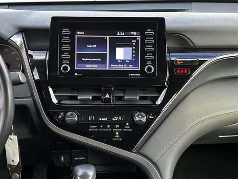 Used 2024 Toyota Camry SE image 15