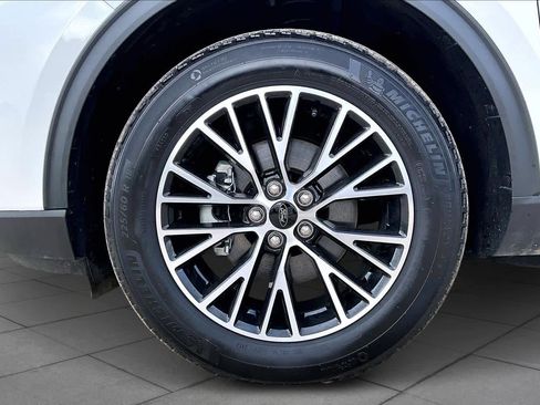 Used 2023 Ford Escape SE image 11