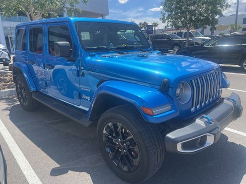 Used 2022 Jeep Wrangler Unlimited Sahara w/ Safety Group AWD/4WD image 2
