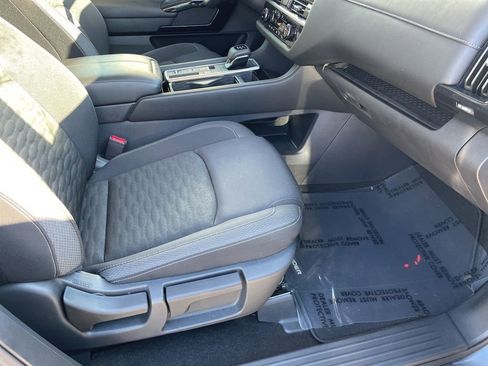 Used 2025 Nissan Pathfinder SV image 27