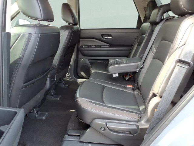 Used 2024 Nissan Pathfinder SL AWD/4WD image 19