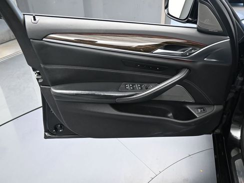 Used 2019 BMW 530i w/ Premium Package RWD image 13