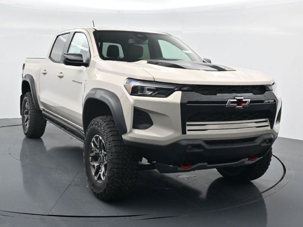 New 2026 Chevrolet Colorado ZR2 w/ Technology Package AWD/4WD image 3
