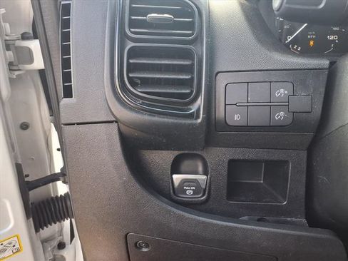 Used 2025 RAM ProMaster 2500 w/ Convenience Group FWD image 17