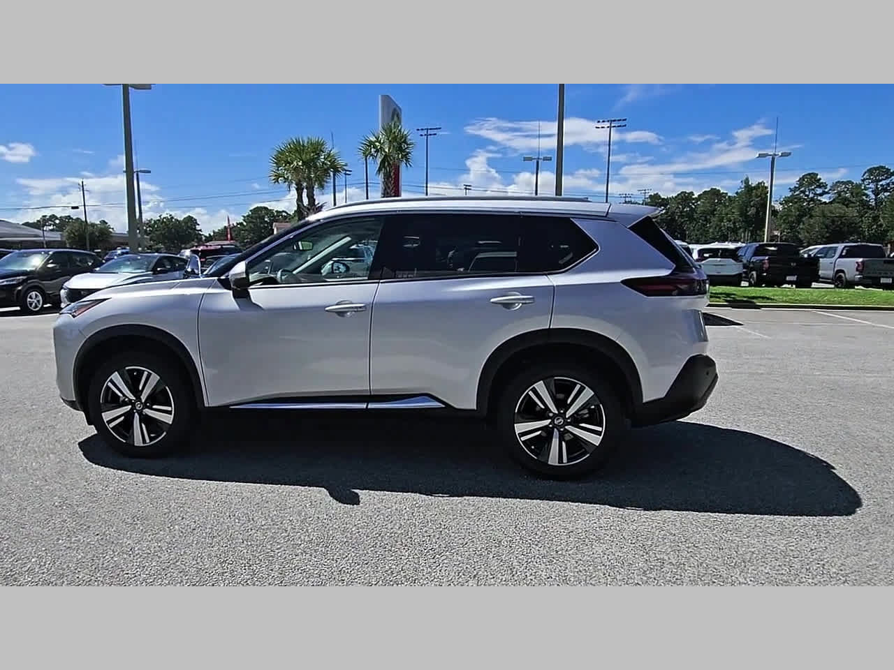 Used 2021 Nissan Rogue SL AWD/4WD image 26