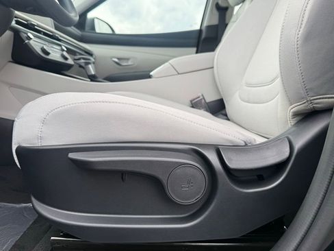 Used 2025 Hyundai Tucson SE FWD image 9