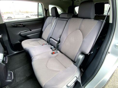 Certified 2024 Toyota Highlander LE image 20