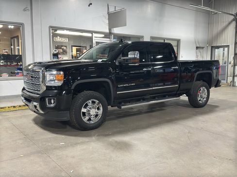 Used 2018 GMC Sierra 3500 Denali w/ Duramax Plus Package image 3
