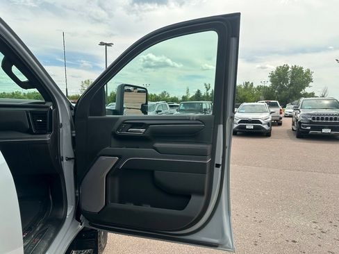 Used 2025 GMC Sierra 2500 AT4X AWD/4WD image 30
