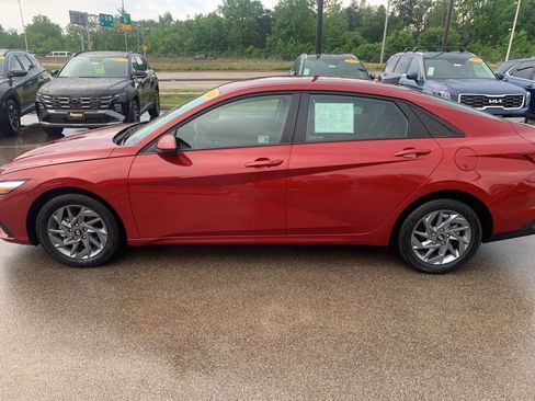 Certified 2024 Hyundai Elantra SEL FWD image 2