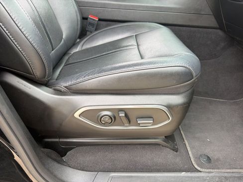 Used 2024 Jeep Wagoneer L Series II w/ Flexible Seating Group RWD image 19
