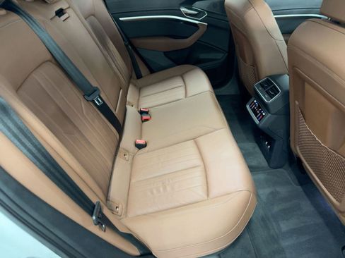 Used 2024 Audi Q8 e-tron Premium image 29