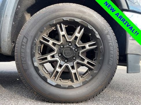 Used 2018 GMC Sierra 1500 SLT image 3