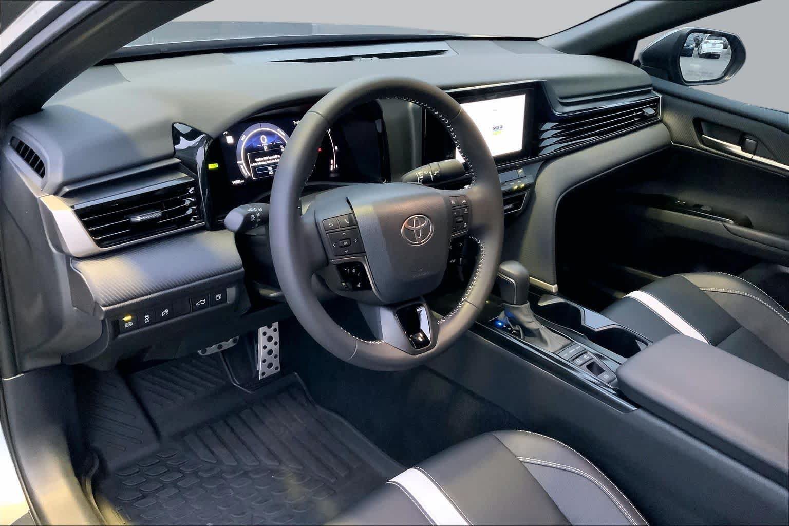 Used 2026 Toyota Camry SE FWD image 15