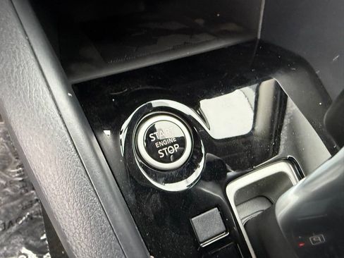 New 2025 Nissan Versa SR w/ Trunk Package image 16