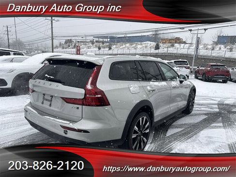 Used 2022 Volvo V60 T5 Cross Country w/ Advanced Package image 5