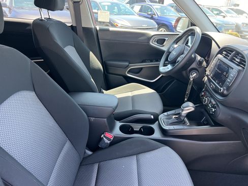 Certified 2025 Kia Soul LX FWD image 15