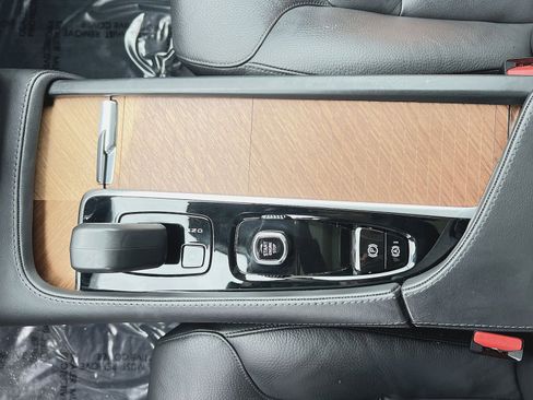 Used 2024 Volvo XC90 B5 Plus w/ Protection Package image 23