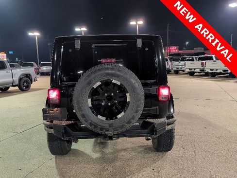 Used 2015 Jeep Wrangler Unlimited Sahara w/ Connectivity Group image 4