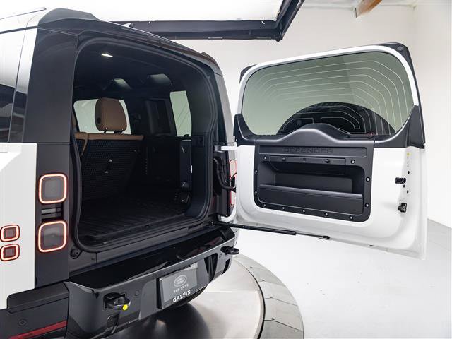 New 2026 Land Rover Defender 110 X-Dynamic SE AWD/4WD image 32