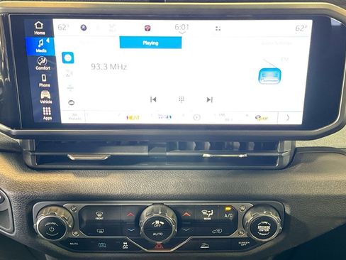 Used 2024 Jeep Wrangler Unlimited image 15