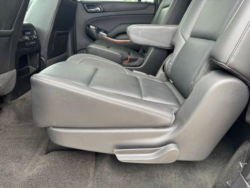 Used 2018 Chevrolet Suburban Premier AWD/4WD image 8