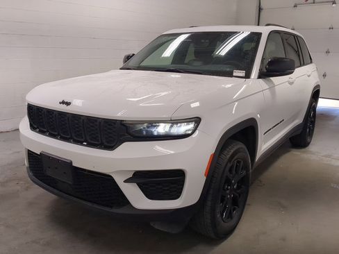 Certified 2024 Jeep Grand Cherokee Altitude image 10