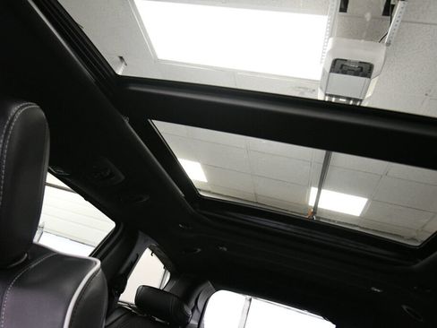 Used 2025 Chrysler Pacifica Limited FWD image 21