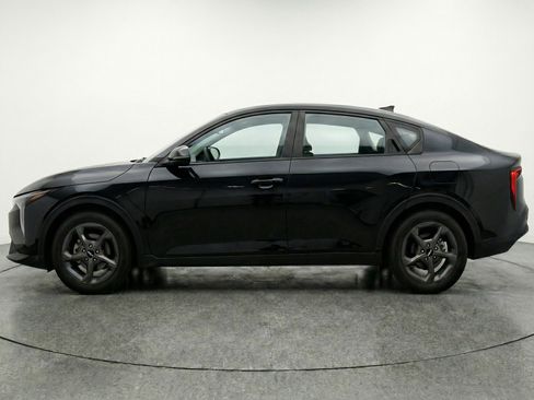 Used 2025 Kia K4 LXS image 5