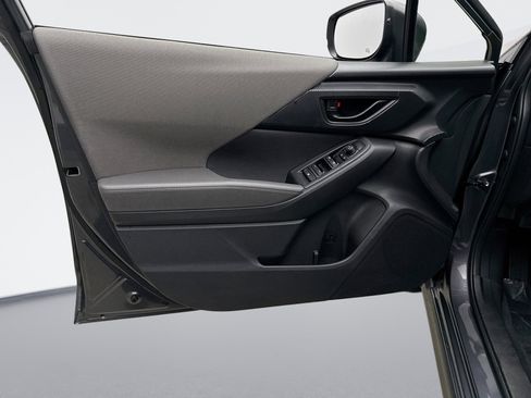 Used 2024 Subaru Crosstrek 2.0i Premium image 9