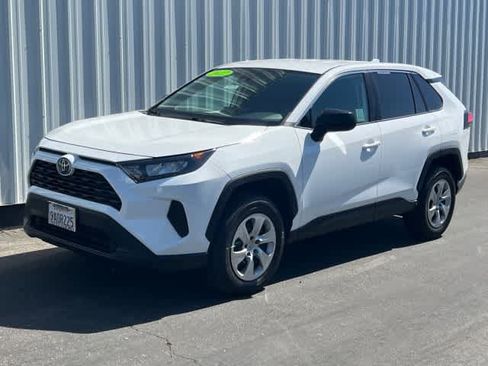 Used 2022 Toyota RAV4 LE FWD image 1