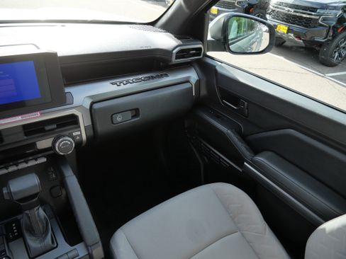 Certified 2024 Toyota Tacoma SR5 AWD/4WD image 12