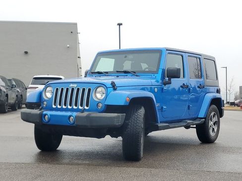 Used 2016 Jeep Wrangler Unlimited Sahara w/ Connectivity Group image 4