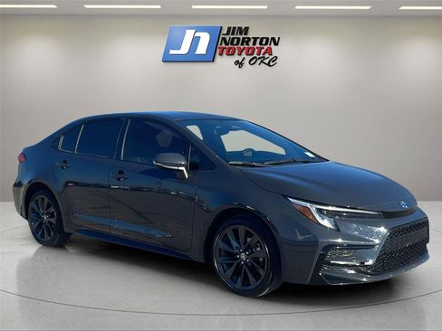 Used 2024 Toyota Corolla SE image 3