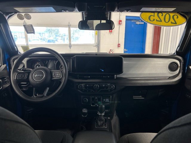 Used 2025 Jeep Wrangler Unlimited Sport AWD/4WD image 15