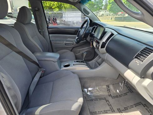 Used 2011 Toyota Tacoma PreRunner w/ TRD Sport Pkg RWD image 11